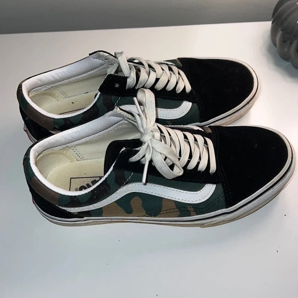 Vans - Picture 1 of 3